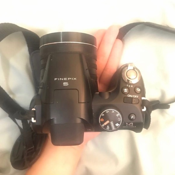 Fujifilm FinePix S4250 14MP 24X zoom - Picture 5 of 8